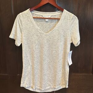 NEW Athleta scoop neck tee